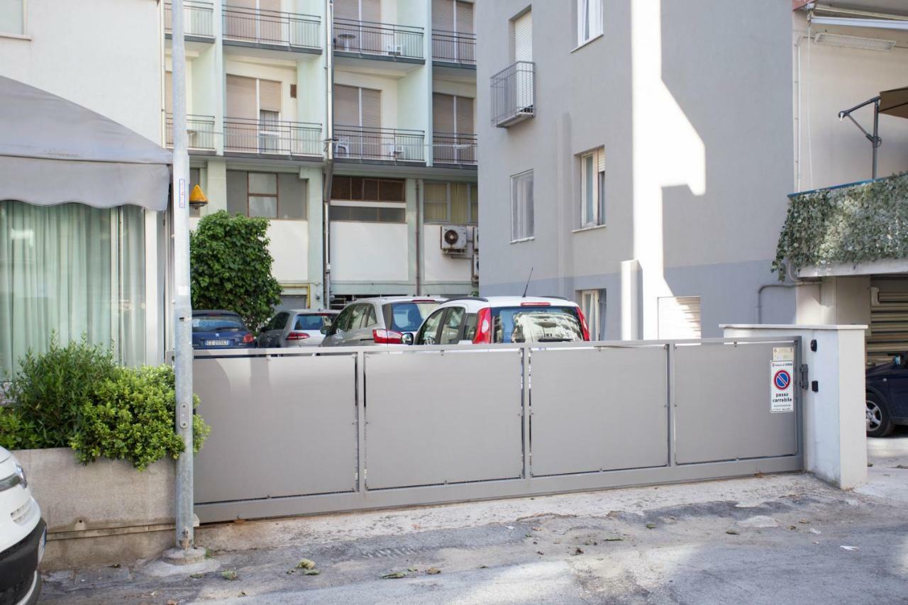 Residence Marzia Римини Экстерьер фото